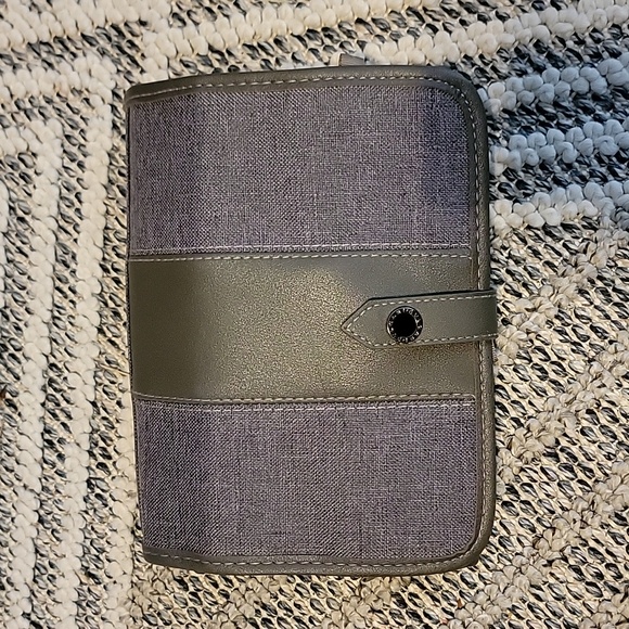 Bvlgari Travel Makeup Toiletry Bag EUC - Picture 3 of 13